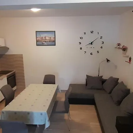 Apartment Ivan & Mirjana 2 *