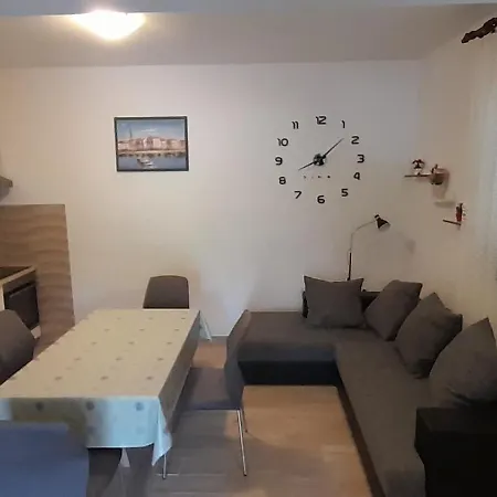 Ivan & Mirjana 2 * לופאר